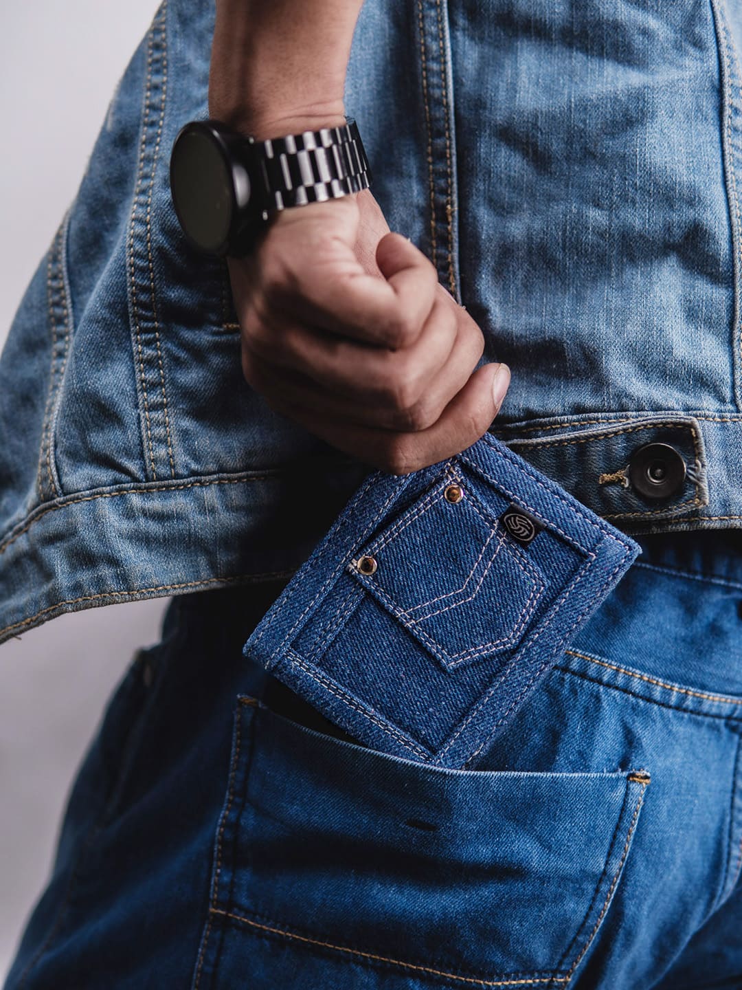 Bacca Bucci Premium Gift Combo: Classic Wallet & Stylish Belt in Elegant Wooden Box - Image 6